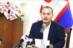 Thong Mengdavid, an expert in geopolitics and international security at the Royal University of Phnom Penh, at the seminar (Photo: VNA)