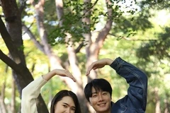 Korean actor Jung Il-woo (R) and Vietnamese actress Juliet Bao Ngoc in the film (Photo: CGV)
