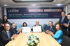 LBBW signs a memorandum of understanding (MoU) with Vietnam’s Techcombank and Techcom Securities to further expand its services in the country (Photo: VNA)