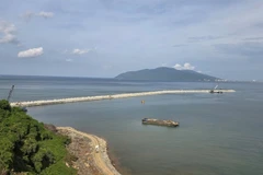 A sea-dyke section of the Lien Chieu deep-sea port is completed. The port is a key logistics service in linkage with the Da Nang Free Trade Zone. (Photo courtesy of Giao Lien)