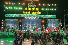 A folk dance is performed at the opening ceremony of the first Global Coffee Heritage Festival. (Photo: VNA)