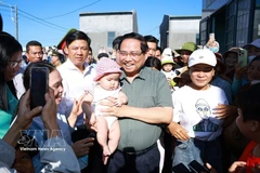 Prime Minister Pham Minh Chinh visits and extends New Year greetings to residents in the Quang Duc resettlement area, Tuy An Nam commune, Dak Lak province, on March 1. (Photo: VNA)