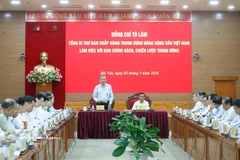 At a working session on the draft resolution for double-digit growth (Photo: VNA)