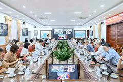 At the meeting with Vietnamese enterprises. (Photo: VNA)