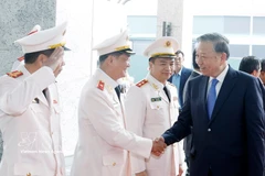 Party General Secretary To Lam and officers of the Ministry of Public Security’s Investigation Security Agency (A09) during his visit to the unit on February 26. (Photo: VNA)