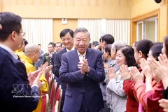 General Secretary of the Communist Party of Vietnam Central Committee To Lam (C) attends the meeting with Hanoi voters (Photo: VNA)