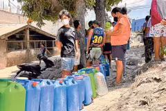 Residents in Barangay Travesia, Guinobatan, Albay, one of the villages reeling from Mayon Volcano’s ashfall, line up for free potable water amid a shortage supply in the area. (Photo: newsinfo.inquirer.net)