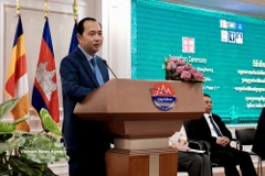 Cambodian Information Minister Neth Pheaktra speaks at the event. (Photo: VNA)
