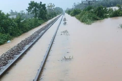 Severe floods have disruptted North – South rail services in the south-central region. (Illustrative photo: thuonghieucongluan.com.vn)