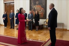 Vietnamese Ambassador to Bulgaria Nguyen Thi Minh Nguyet presents her credentials to Bulgarian President Rumen Radev. (Photo: VNA)