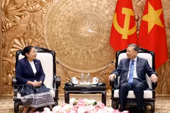 Party General Secretary and State President To Lam (R) and Sisay Leudetmounsone, Politburo member, Secretary of the LPRP Central Committee and Head of its Organisation Commission, in Hanoi on July 29, 2026. (Photo: VNA)
