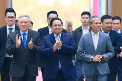 Prime Minister Pham Minh Chinh (middel, front) arriving at the conference (Photo: VNA)