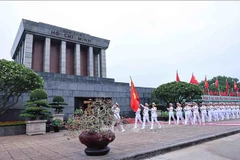 Soldiers march in a flag raising ceremony in front of the Ho Chi Minh Mausoleum in Hanoi on the morning of May 19, 2025. (Photo: VNA)