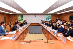 Minister of Finance Ngo Van Tuan meets with US trade officials in Hanoi on May 19. (Photo: mof.gov.vn)