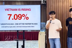 Jeffrey Tiang Jun Rong from the National University of Singapore shares his view on Vietnam’s economic development as part of the university's Southeast Asian Friendship Initiative. (Photo: VNA)
