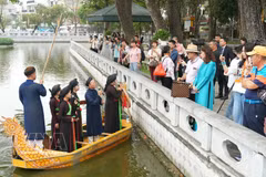 Bac Ninh's tourist attractions draws large crowds after the release of the hit music video Bac Bling. (Photo: VNA)