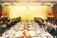 The high-level delegations from the Ministries of Defence of Vietnam and Laos hold talks in the central province of Nghe An on July 10. (Photo: VNA)