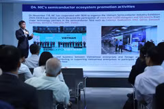 Nguyen Khanh Linh, head of investment promotion and strategic technology development of the National Innovation Centre (NIC), speaks at the forum. (Photo: NIC)