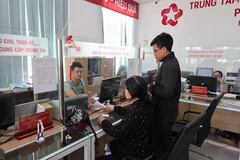 Processing administrative requests at Bao Loc ward's Public Service Centre, Lam Dong province (Photo: VNA)