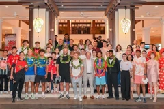 Ex-football stars from Manchester United (MU) and the UK arrives in Da Nang on June 25, 2025. (Photo: VNA)