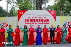At the opening ceremony of the exhibition. (Photo: VNA)