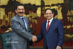 PM Pham Minh Chinh (R) receives Kuwaiti Ambassador to Vietnam Yousef Ashour Al-Sabbagh in Hanoi on April 4. (Photo: VNA)