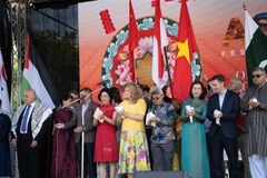 Representatives from countries prepare to release doves at the opening ceremony of the Asian Festival in Sofia, Bulgaria. (Photo: VNA)