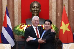 State President Luong Cuong (R) and First Secretary of the Communist Party of Cuba Central Committee and President of Cuba Miguel Díaz-Canel Bermúdez at their meeting in Hanoi on September 1, 2025 (Photo: VNA)