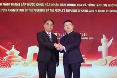 Vice Chairman of the Ho Chi Minh City People’s Committee Nguyen Loc Ha (L) and Chinese Consul General Tang Li at the event. (Photo: daidoanket.vn)