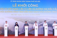 Prime Minister Pham Minh Chinh (3rd from left) at the symbolic button-pressing ceremony to kick off the construction of the Tu Lien bridge in Hanoi on May 19. (Photo: VNA)
