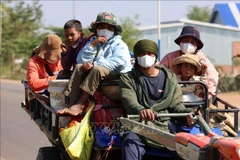 Cambodian residents are evacuated to a safe area in Siem Reap province (Photo: Xinhua)
