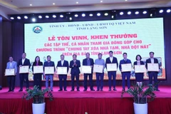 Businesses are honoured for contributing to Lang Son province’s efforts in eliminating temporary and dilapidated houses. (Photo: VNA)