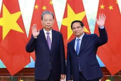 Prime Minister Pham Minh Chinh (R) receives Zhao Leji, member of the Standing Committee of the Political Bureau of the Communist Party of China (CPC) Central Committee and Chairman of the Standing Committee of the National People’s Congress (NPC) of China, in Hanoi on September 2. (Photo: VNA)