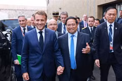 Prime Minister Pham Minh Chinh (second, right) meets with French President Emmanuel Macron on the sidelines of the 3rd UN Ocean Conference (UNOC3) in Nice, France on June 9. (Photo: VNA)