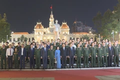 Vietnamese Party and State leaders at the event (Photo: VNA)