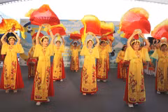 A performance by the Vietnamese delegation at the 2026 Macau International Parade (Photo: VNA)