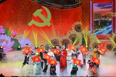 A performance staged at the political-artistic programme entitled “Duong len phia truoc” (The road ahead) held in Hanoi on February 4. (Photo: VNA)