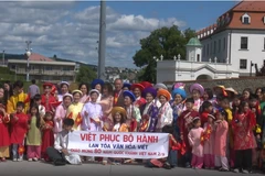 Participants in the "ao dai" show in Slovakia on August 24 (Photo: VNA)