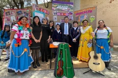 Ambassador Nguyen Van Hai visits a booth showcasing the Mexican culture at the event. (Photo: Vietnamese Embassy in Mexico)