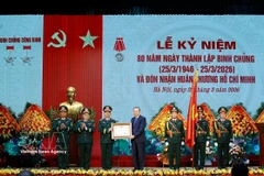 Party General Secretary To Lam presents the Ho Chi Minh Order to the Engineering Corps (Photo: VNA)