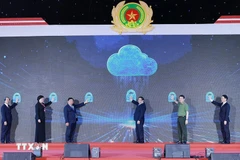 PM Pham Minh Chinh (third from right) and delegates launch the National Data Centre No. 1 on August 18. (Photo: VNA)