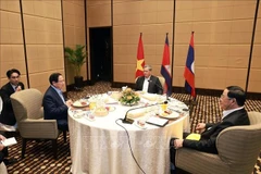 Vietnamese Prime Minister Pham Minh Chinh (left) has a working breakfast with his Cambodian and Lao counterparts Hun Manet and Sonexay Siphandone in Kuala Lumpur, Malaysia. on October 27, 2025. (Photo: VNA)