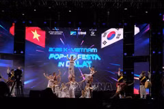 A dancing performance at the opening ceremony of the 2025 K–Vietnam Pop-up Festa in Dalat on November 8 (Photo: VNA)