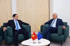 Prime Minister Pham Minh Chinh (L) meets with President of the European Council Antonio Costa (Photo: VNA)