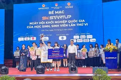 Students from Hanoi - Amsterdam High School for the Gifted win first prize at the "Students with Startup Ideas" contest in 2024 (Photo: VNA)