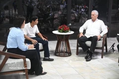 First Secretary of the Central Committee of Communist Party of Cuba and President of Cuba Miguel Diaz-Canel Bermudez (right) (Photo: VNA)