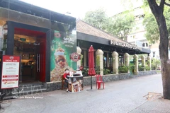 Highlands Coffee, controlled by Jollibee Foods Corporation, operates approximately 928 outlets by the end of 2025, mainly in Vietnam. (Photo: VNA)