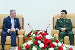Minister of National Defence General Phan Van Giang (R) hosts Michael DeSombre, US Assistant Secretary of State for East Asian and Pacific Affairs, in Hanoi on February 13. (Photo: qdnd.vn)