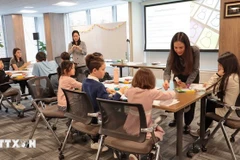 Teachers and students at the Vietnamese language class in New York. (Photo: VNA)