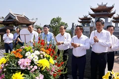National Assembly Chairman Tran Thanh Man and officials offer incense to President Ho Chi Minh at Chung Son Temple on February 28. (Photo: VNA)